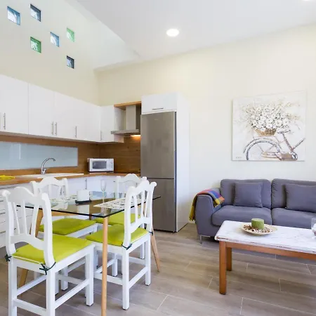 Esquina De Alberto N1 Con Wifi, Cerca De La Playa En - Es-279-3